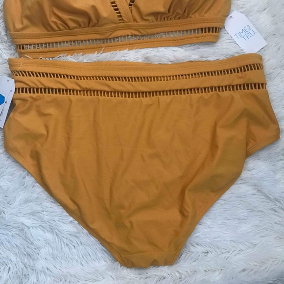 SOLD Swim suit plus size 1x/xl nwt - Picture 4 of 7